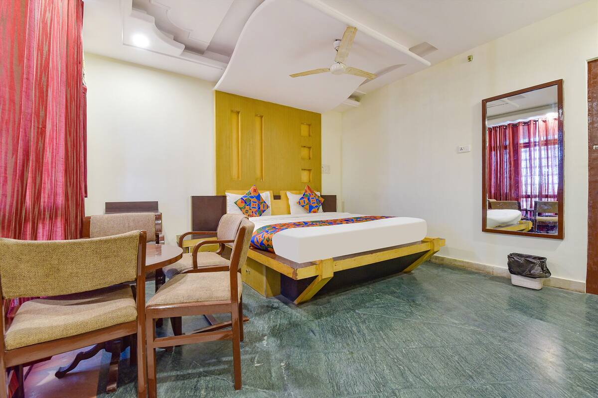 Egyptian cotton sheets, premium bedding, in-room safe, free WiFi
