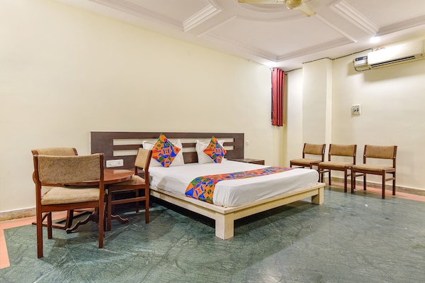 Egyptian cotton sheets, premium bedding, in-room safe, free WiFi