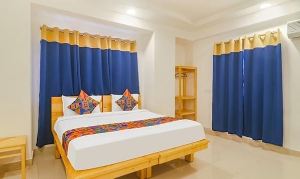 Egyptian cotton sheets, premium bedding, in-room safe, free WiFi