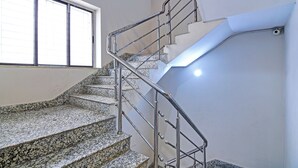 A staircase with metal railings and granite steps. - Fabhotel Dak Plaza (Barasat)