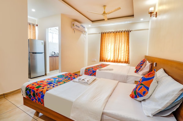 Egyptian cotton sheets, premium bedding, in-room safe, free WiFi - Fabhotel Green Park Residency (Bengaluru)