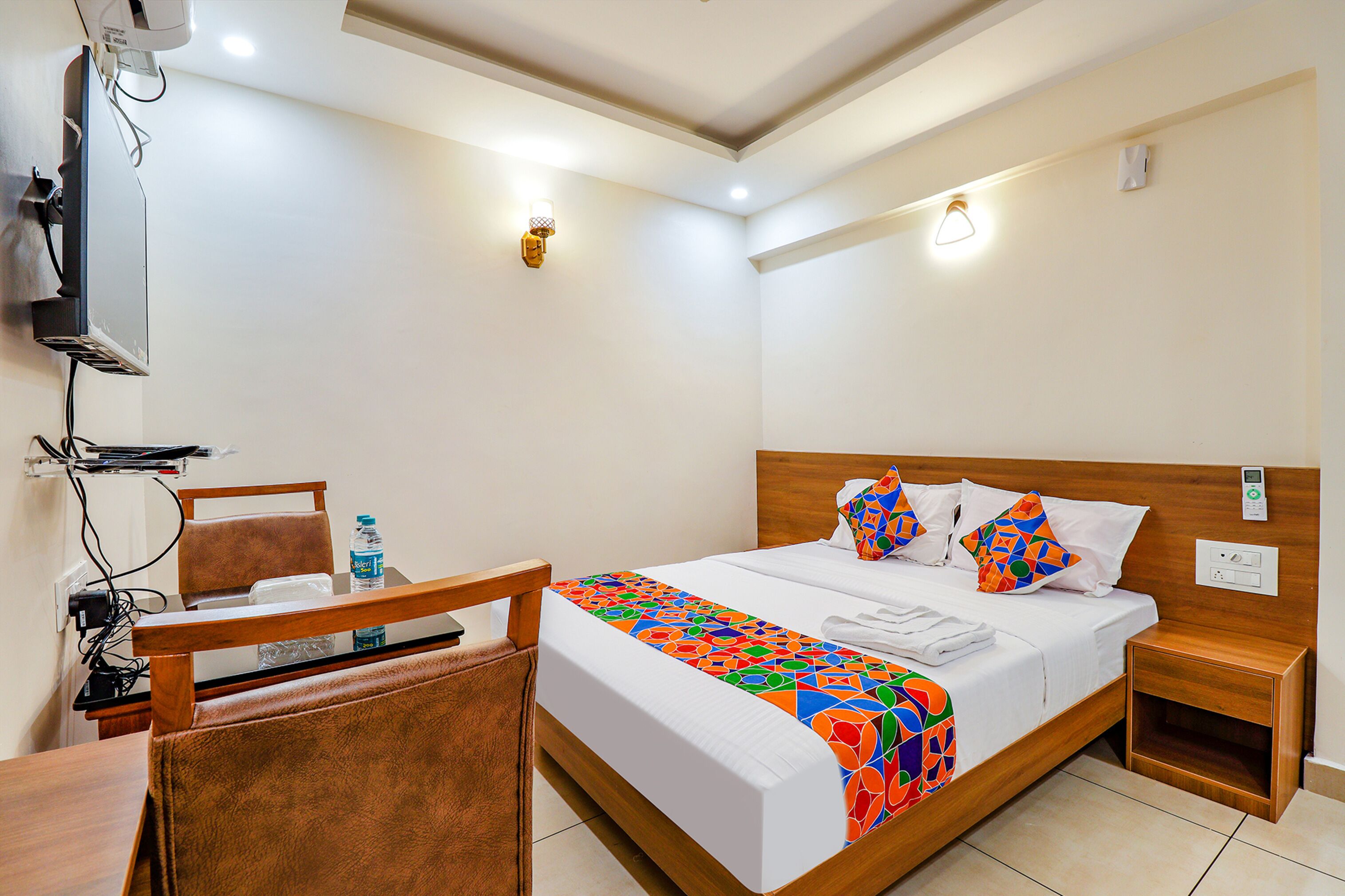 deluxe room | egyptian cotton sheets, premium bedding, in-room safe, free wifi