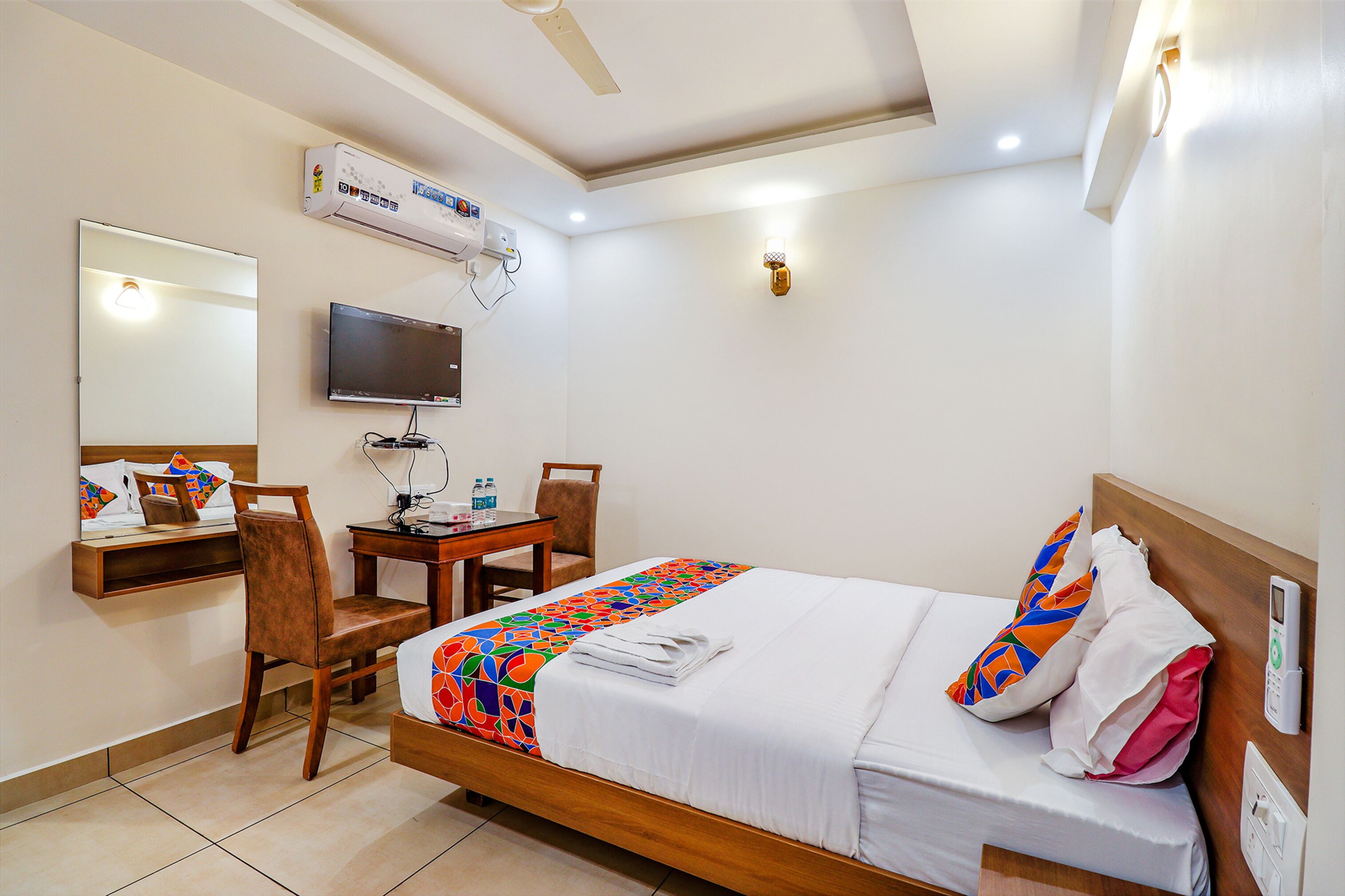 deluxe room | egyptian cotton sheets, premium bedding, in-room safe, free wifi