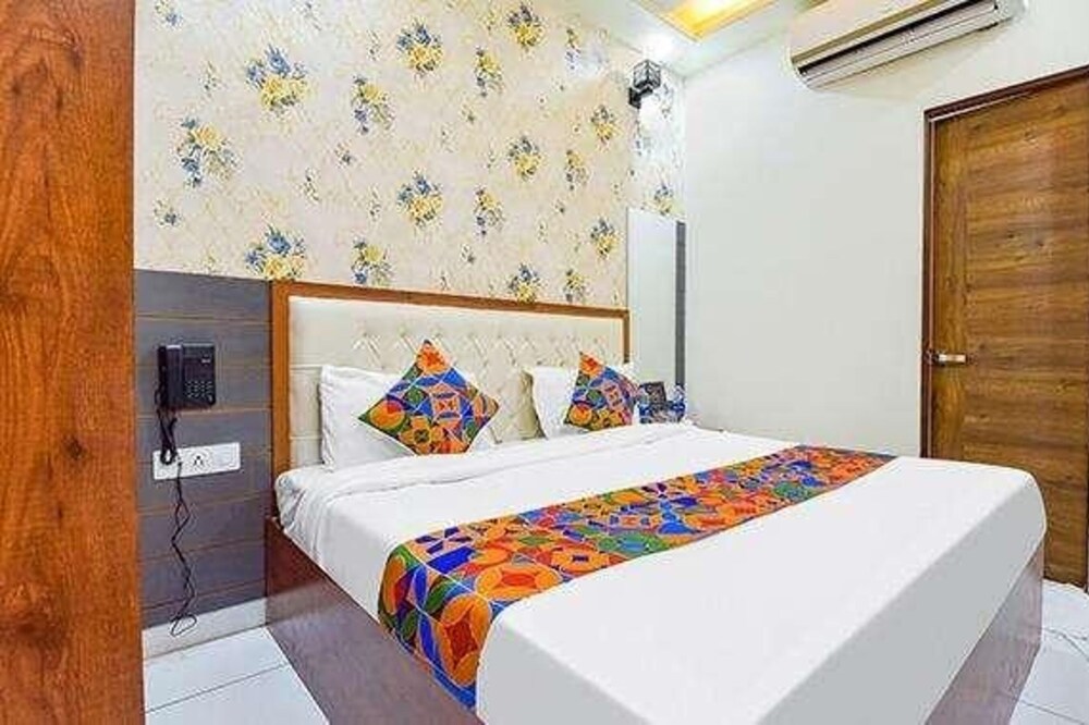 Fabhotel Cm Palace