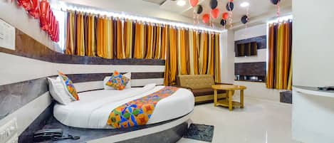 1 bedroom, Egyptian cotton sheets, premium bedding, in-room safe