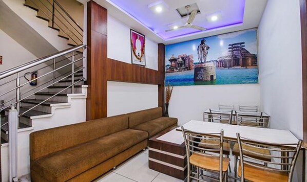 Restaurant - Fabexpress Aditya Regency (Bhopal)