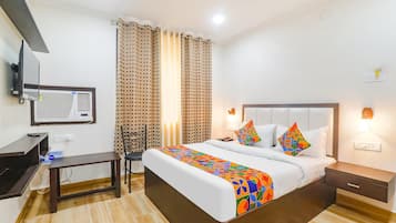 Egyptian cotton sheets, premium bedding, in-room safe, desk
