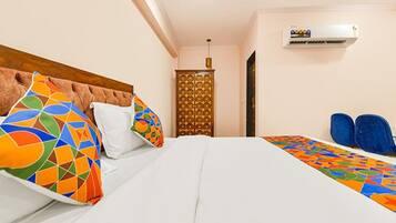 Egyptian cotton sheets, premium bedding, in-room safe, desk