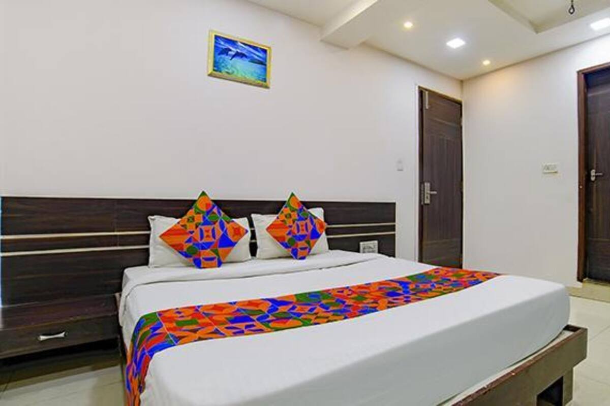 Family Room | Egyptian cotton sheets, premium bedding, in-room safe, desk