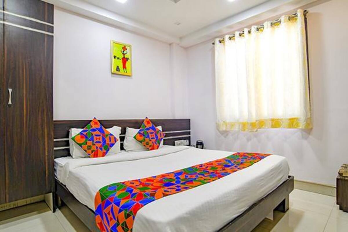 Deluxe Room | Egyptian cotton sheets, premium bedding, in-room safe, desk