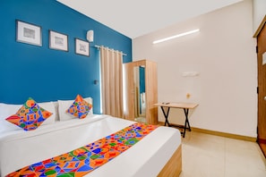 Egyptian cotton sheets, premium bedding, in-room safe, desk - Fabhotel Silverkey (Barasat)