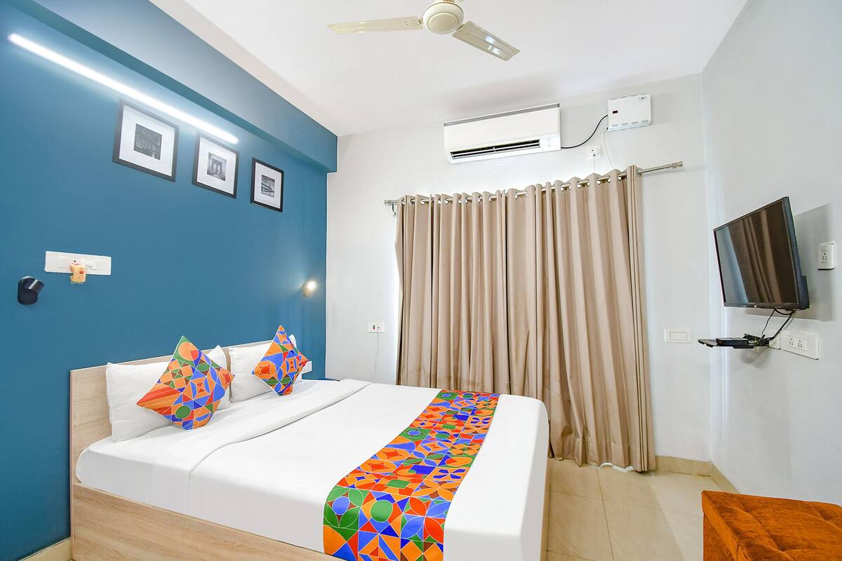 Deluxe Room | Egyptian cotton sheets, premium bedding, in-room safe, desk