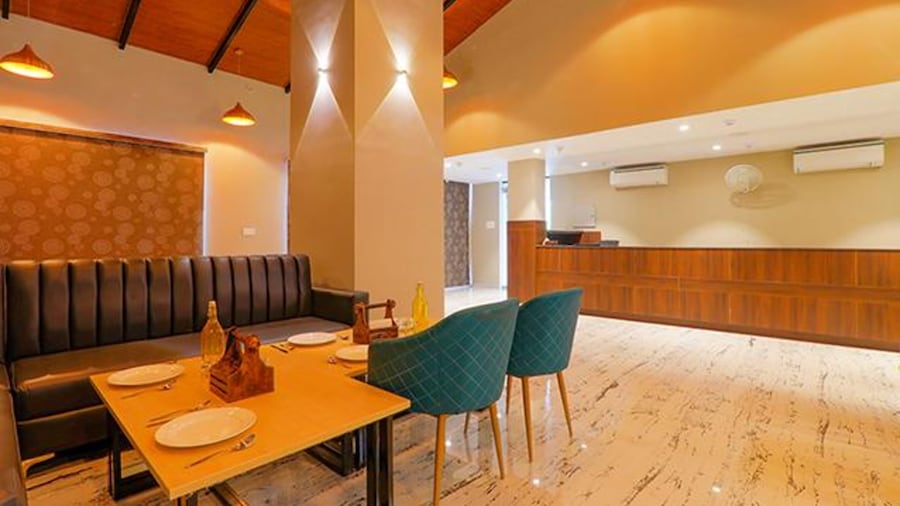 Fabhotel Pratham Inn