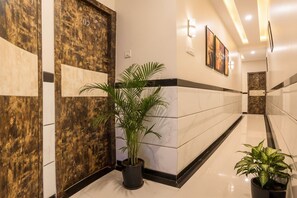 Lobby - FabHotel Embassy Grand (Mumbai)