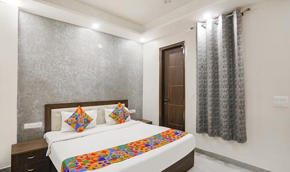 Egyptian cotton sheets, premium bedding, in-room safe, free WiFi
