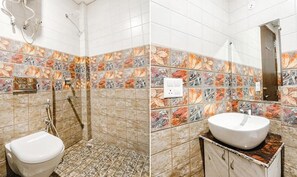 Shower, rainfall showerhead, free toiletries, towels