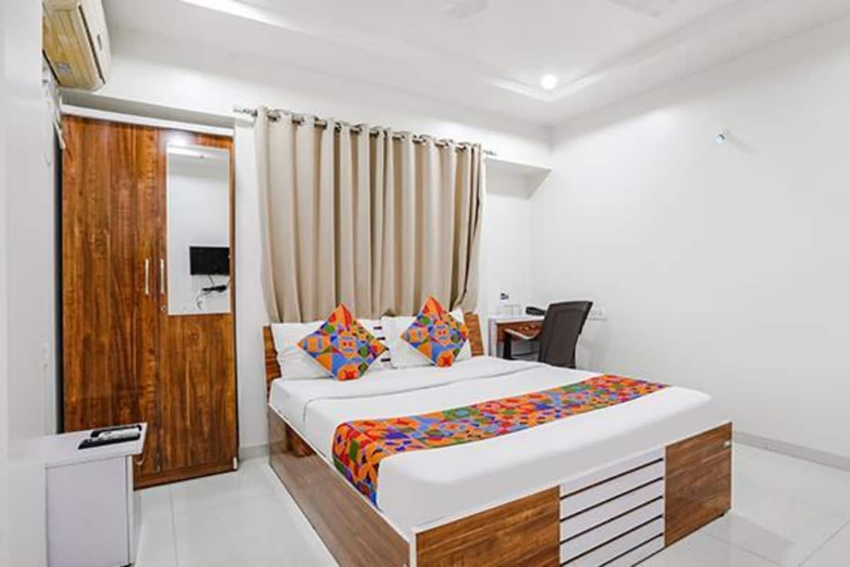 Deluxe Room | Egyptian cotton sheets, premium bedding, in-room safe, free WiFi
