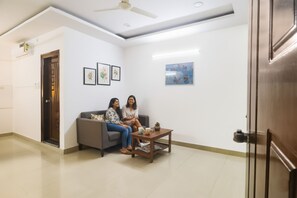 Lobby sitting area - Fabhotel Udipi'S Vihar (Hyderabad)