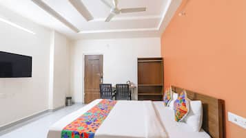 Egyptian cotton sheets, premium bedding, in-room safe, free WiFi