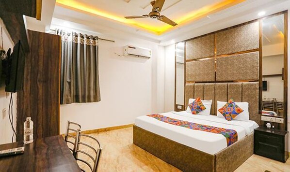 Egyptian cotton sheets, premium bedding, in-room safe, free WiFi