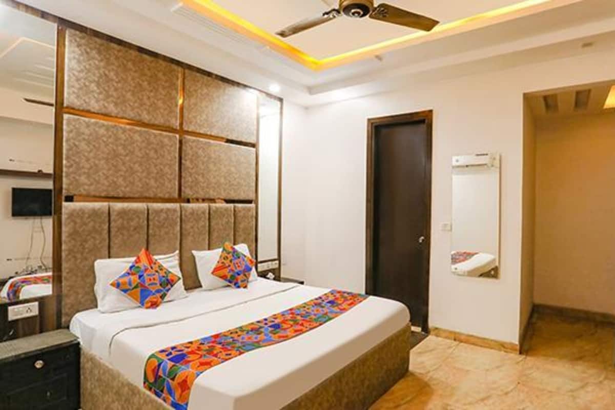 Egyptian cotton sheets, premium bedding, in-room safe, free WiFi