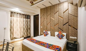 Egyptian cotton sheets, premium bedding, in-room safe, free WiFi