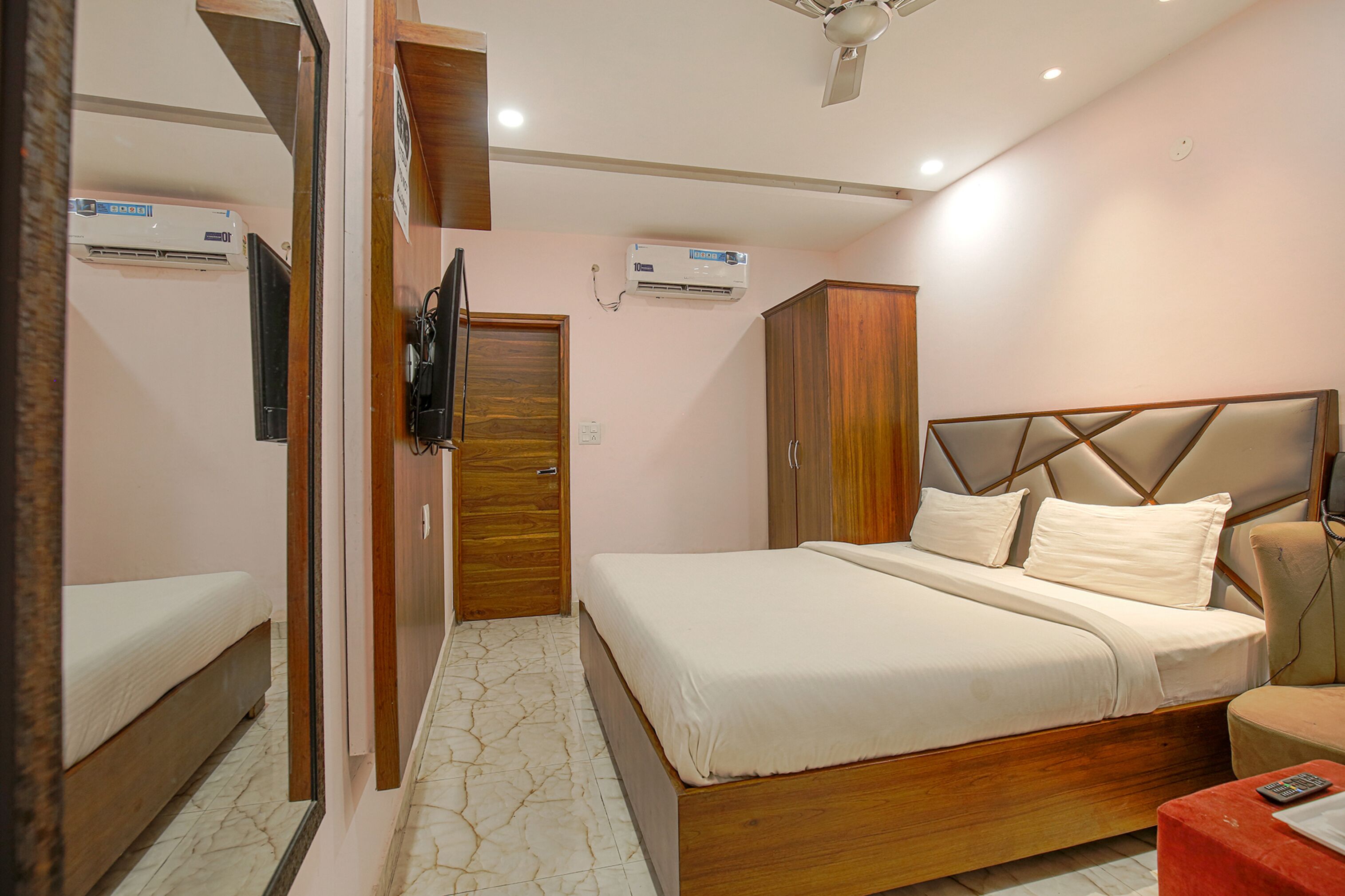 egyptian cotton sheets, premium bedding, in-room safe, free wifi