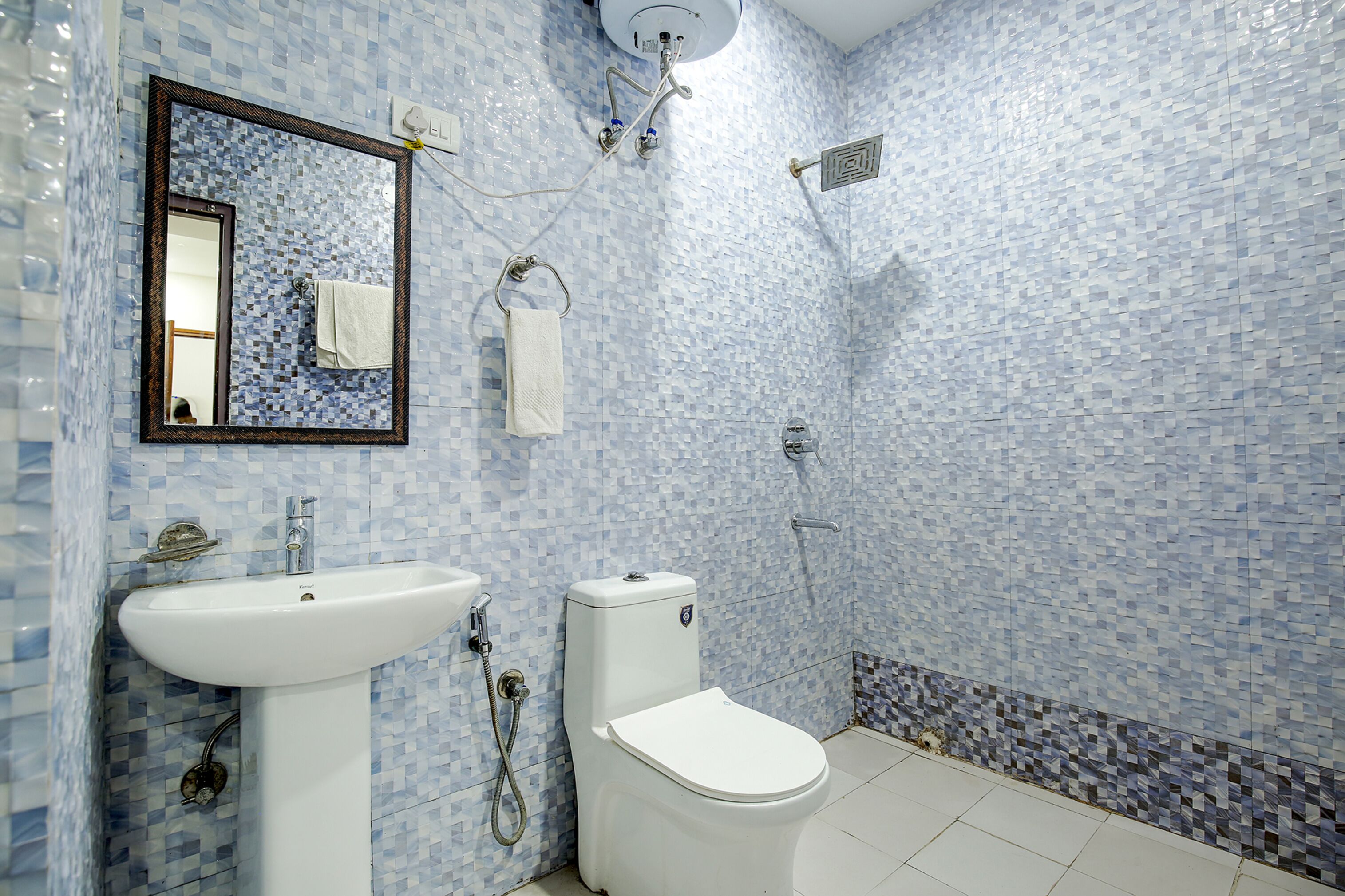 suite | bathroom | shower, rainfall showerhead, free toiletries, towels