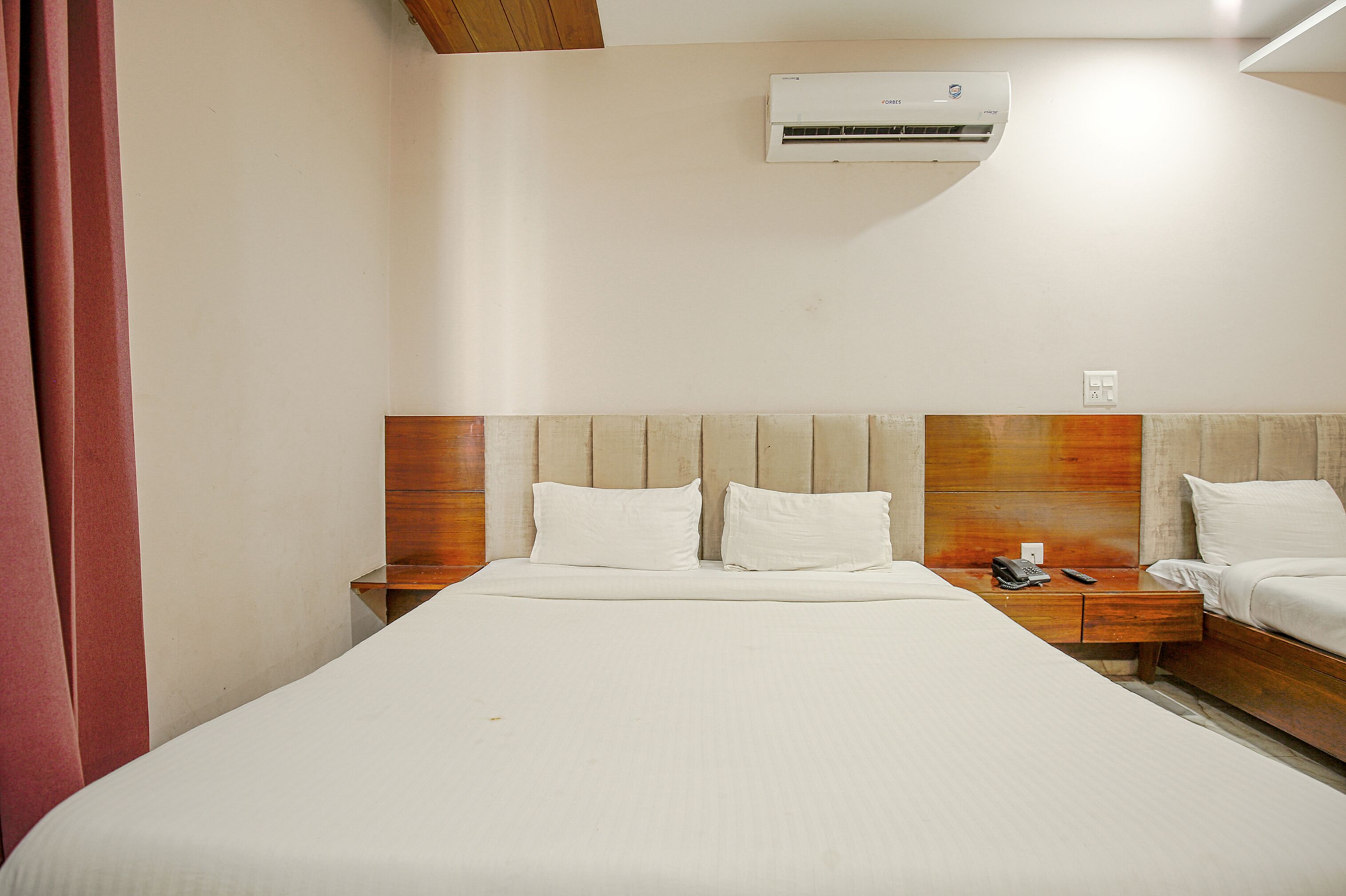 family room | egyptian cotton sheets, premium bedding, in-room safe, free wifi