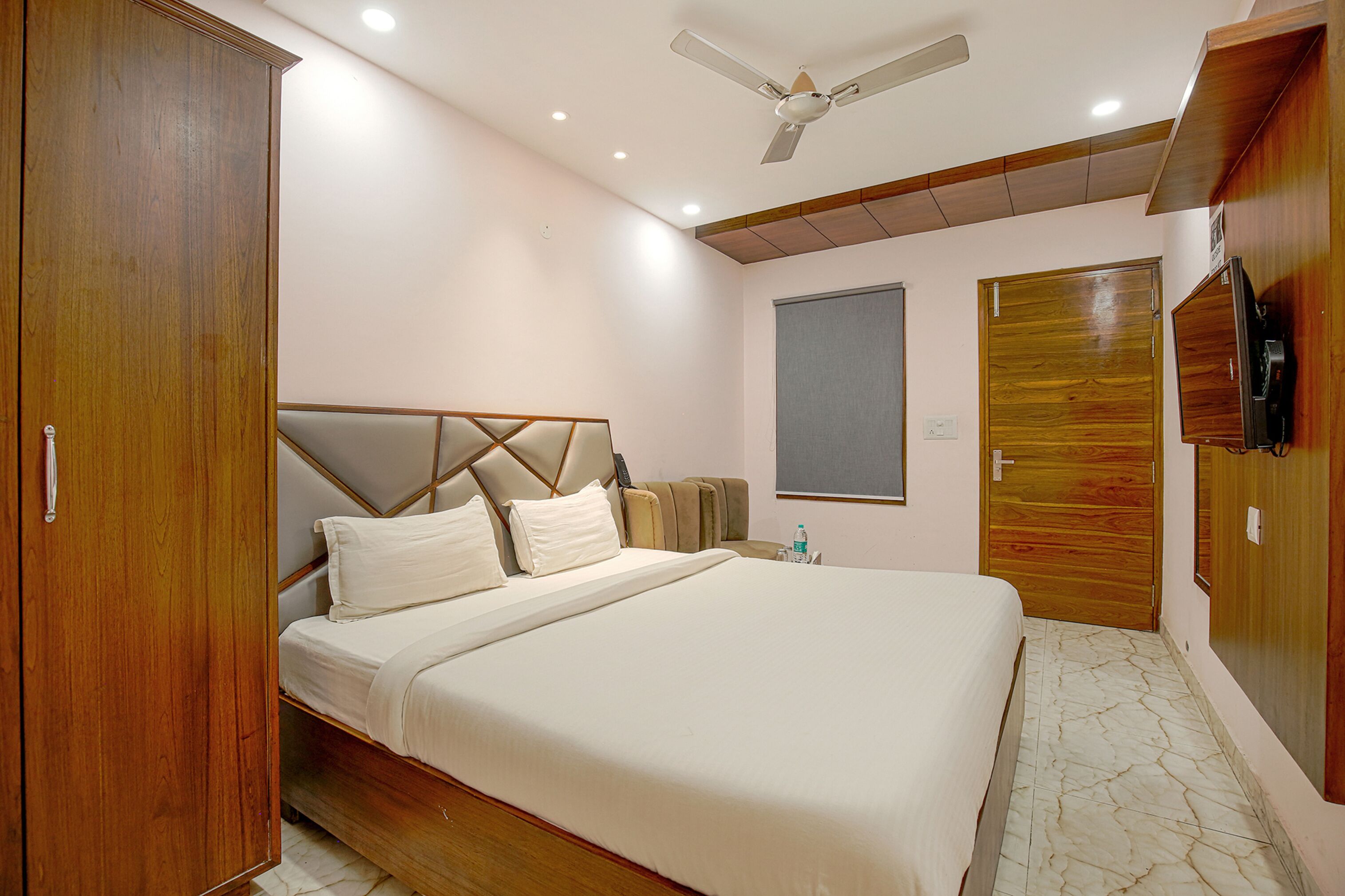 egyptian cotton sheets, premium bedding, in-room safe, free wifi