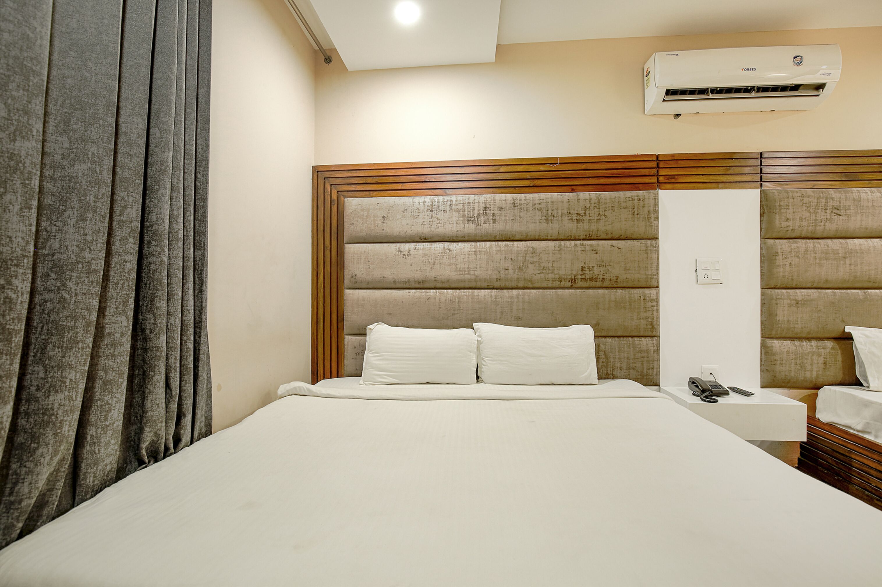 egyptian cotton sheets, premium bedding, in-room safe, free wifi