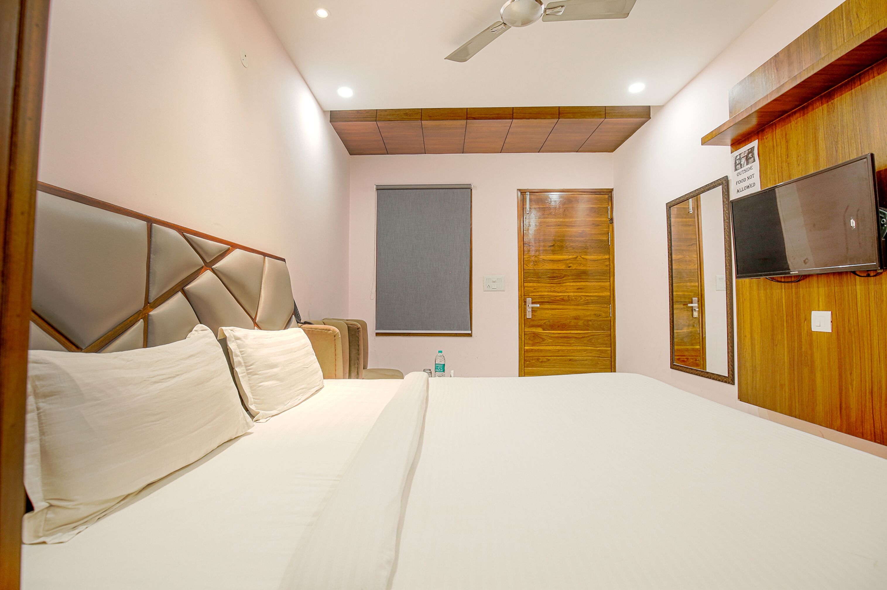 egyptian cotton sheets, premium bedding, in-room safe, free wifi