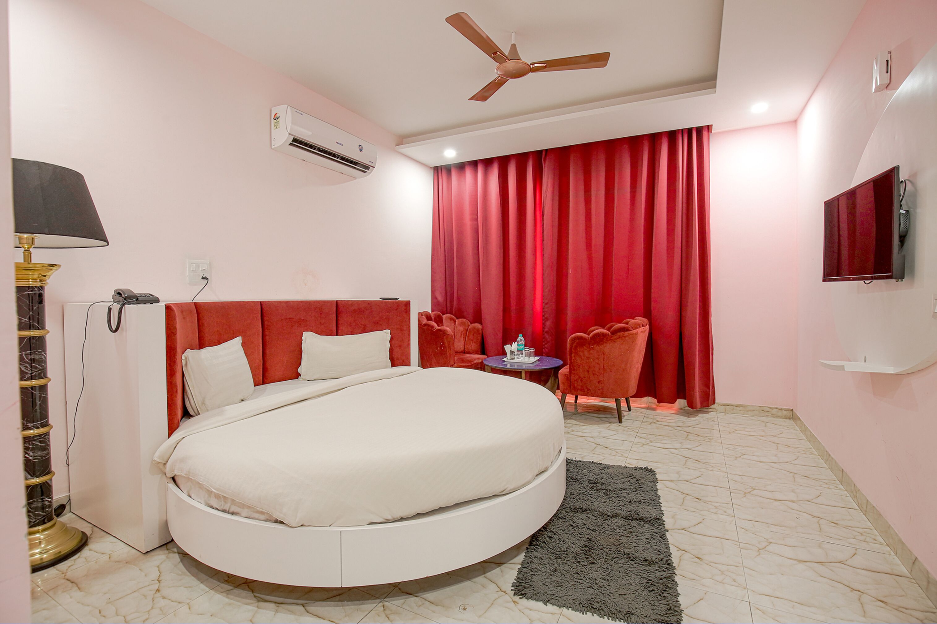 egyptian cotton sheets, premium bedding, in-room safe, free wifi