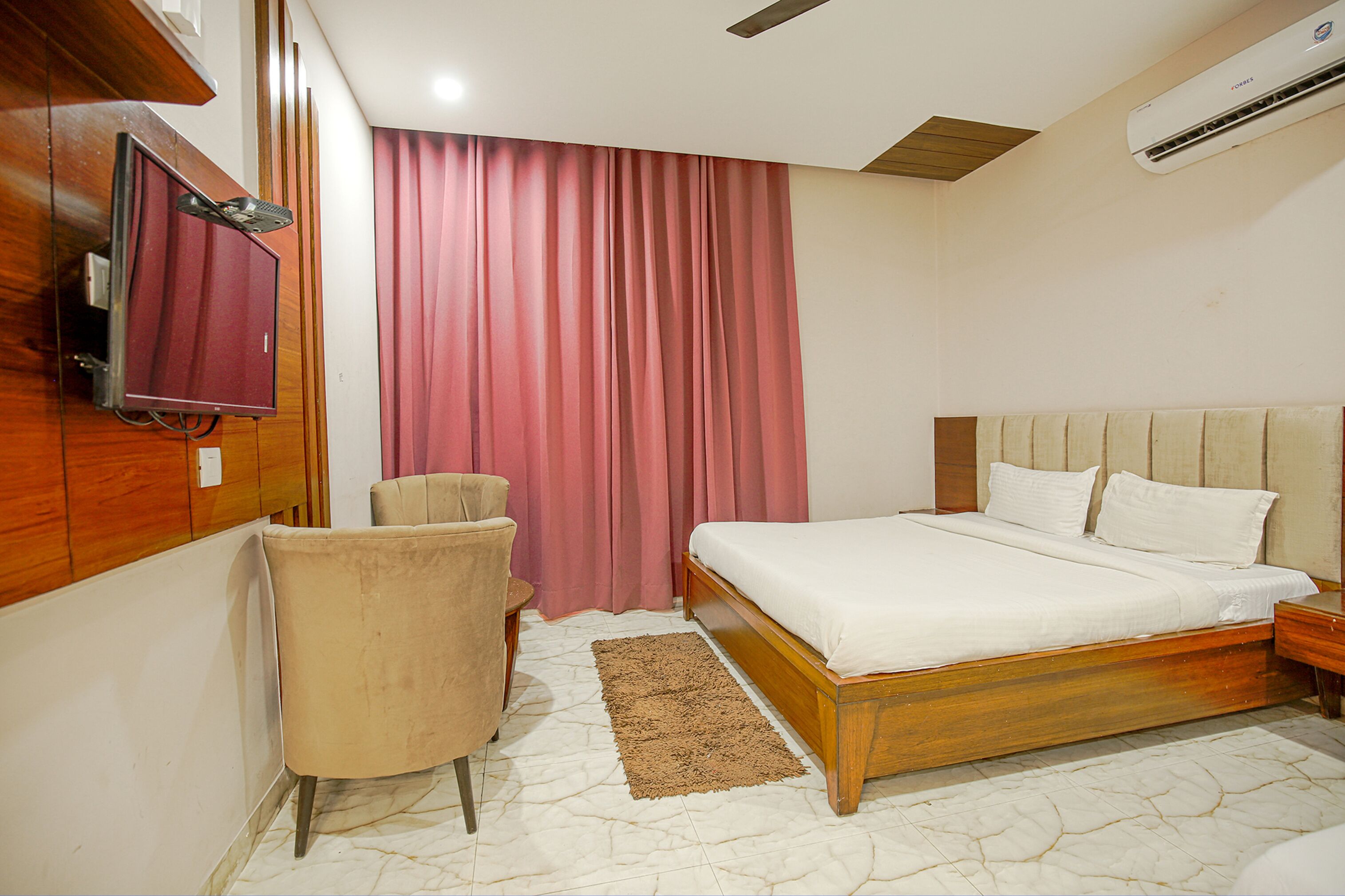 egyptian cotton sheets, premium bedding, in-room safe, free wifi