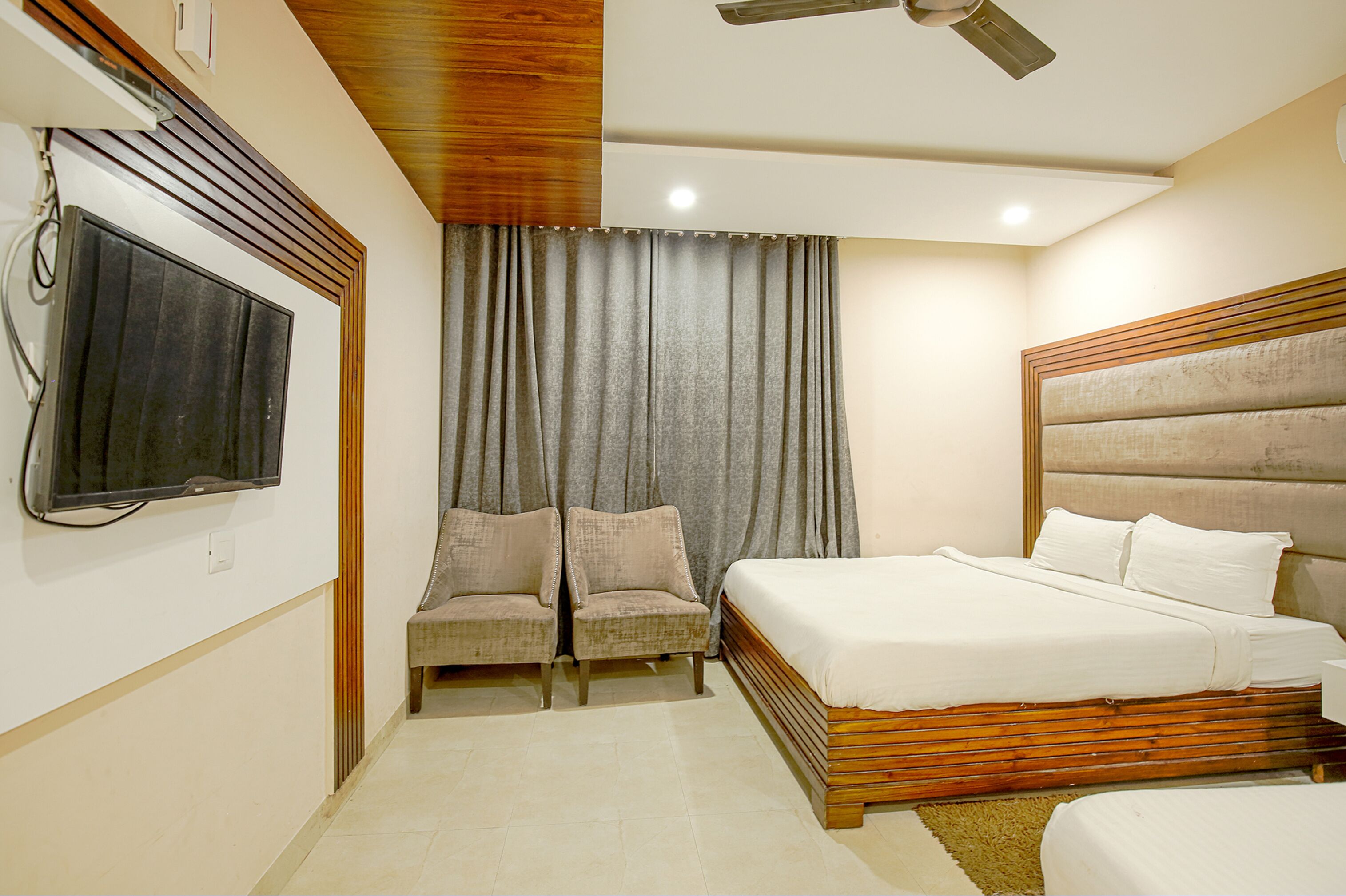 egyptian cotton sheets, premium bedding, in-room safe, free wifi