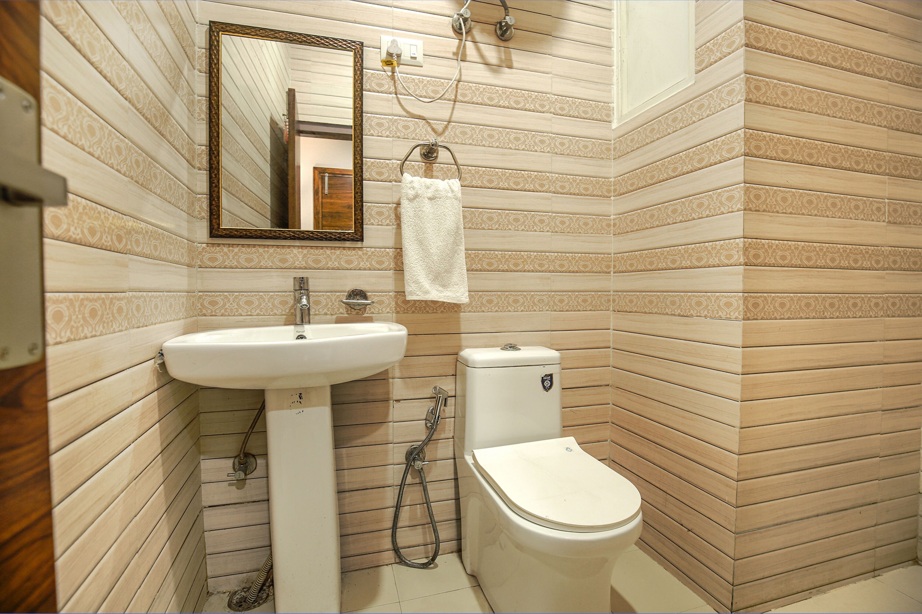 family room | bathroom | shower, rainfall showerhead, free toiletries, towels