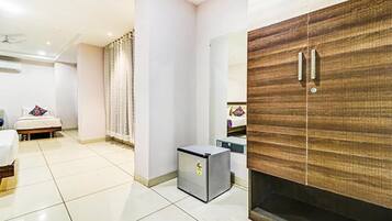 Egyptian cotton sheets, premium bedding, in-room safe, free WiFi