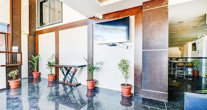 Fabhotel Meera Palace