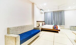 1 bedroom, Egyptian cotton sheets, premium bedding, in-room safe