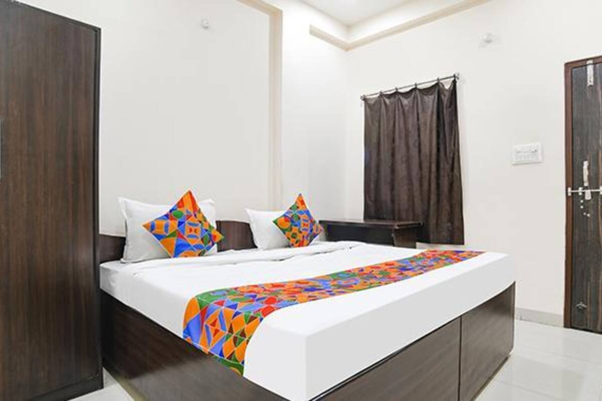 Egyptian cotton sheets, premium bedding, in-room safe, free WiFi