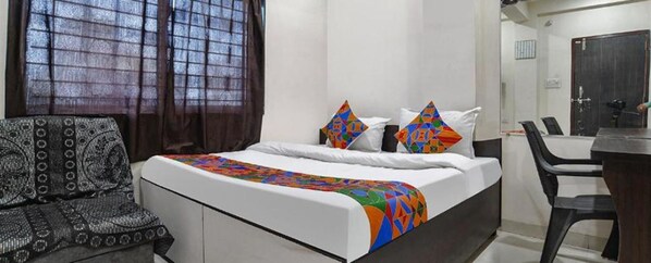 Egyptian cotton sheets, premium bedding, in-room safe, free WiFi