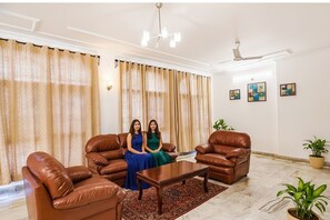 Lobby sitting area - FabHotel Goodwill Homes (New Delhi)