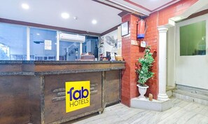 Quầy tiếp tân