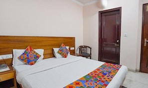 Egyptian cotton sheets, premium bedding, in-room safe, free WiFi - Fabhotel De Gold (New Delhi)