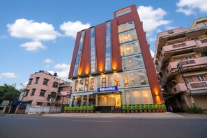 Property entrance - Fabhotel The Royal Suites (Bengaluru)