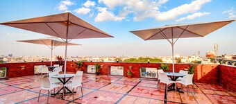 Fabhotel เดอะรอยัลสวีทส์