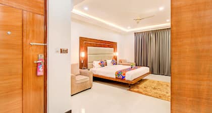 Fabhotel The Royal Suites