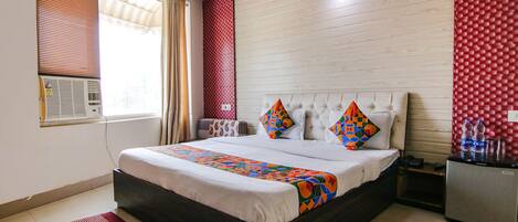 Egyptian cotton sheets, premium bedding, in-room safe, free WiFi