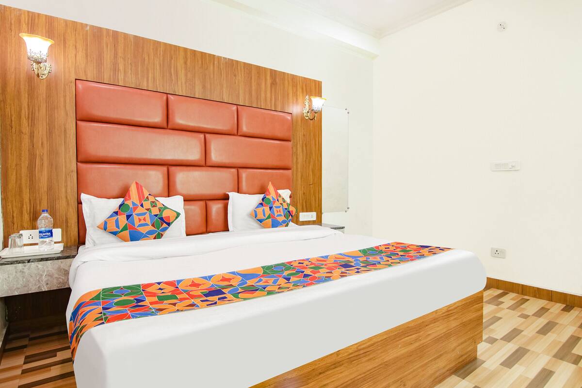 Egyptian cotton sheets, premium bedding, in-room safe, free WiFi