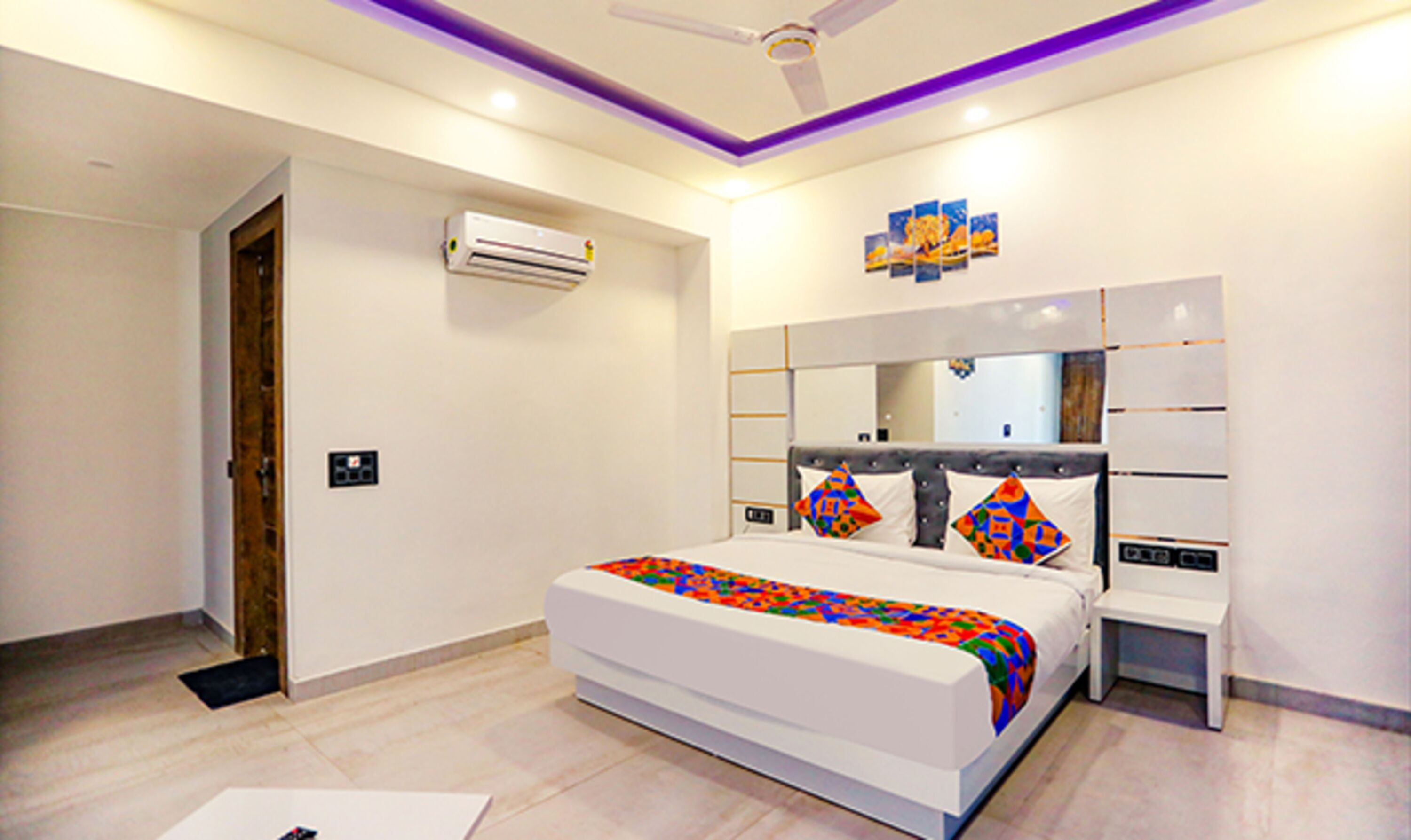 Egyptian cotton sheets, premium bedding, in-room safe, free WiFi